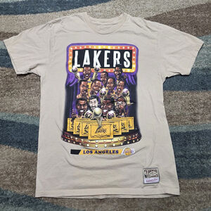 Mitchell & Ness Lakers Hardwood Classics Champions Caricature T-Shirt Size M